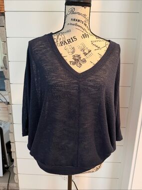 NWT Korye Relaxed V-neck Navy Blue Top